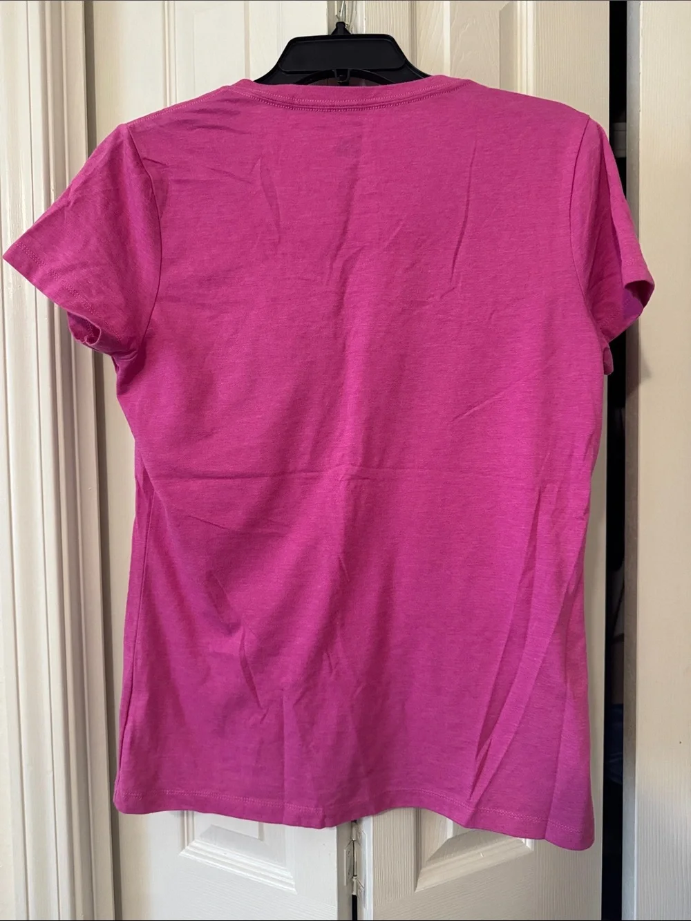 The North Face Women's Fuchsia V-Neck Tee with Gold Logo - Picture 4 of 5